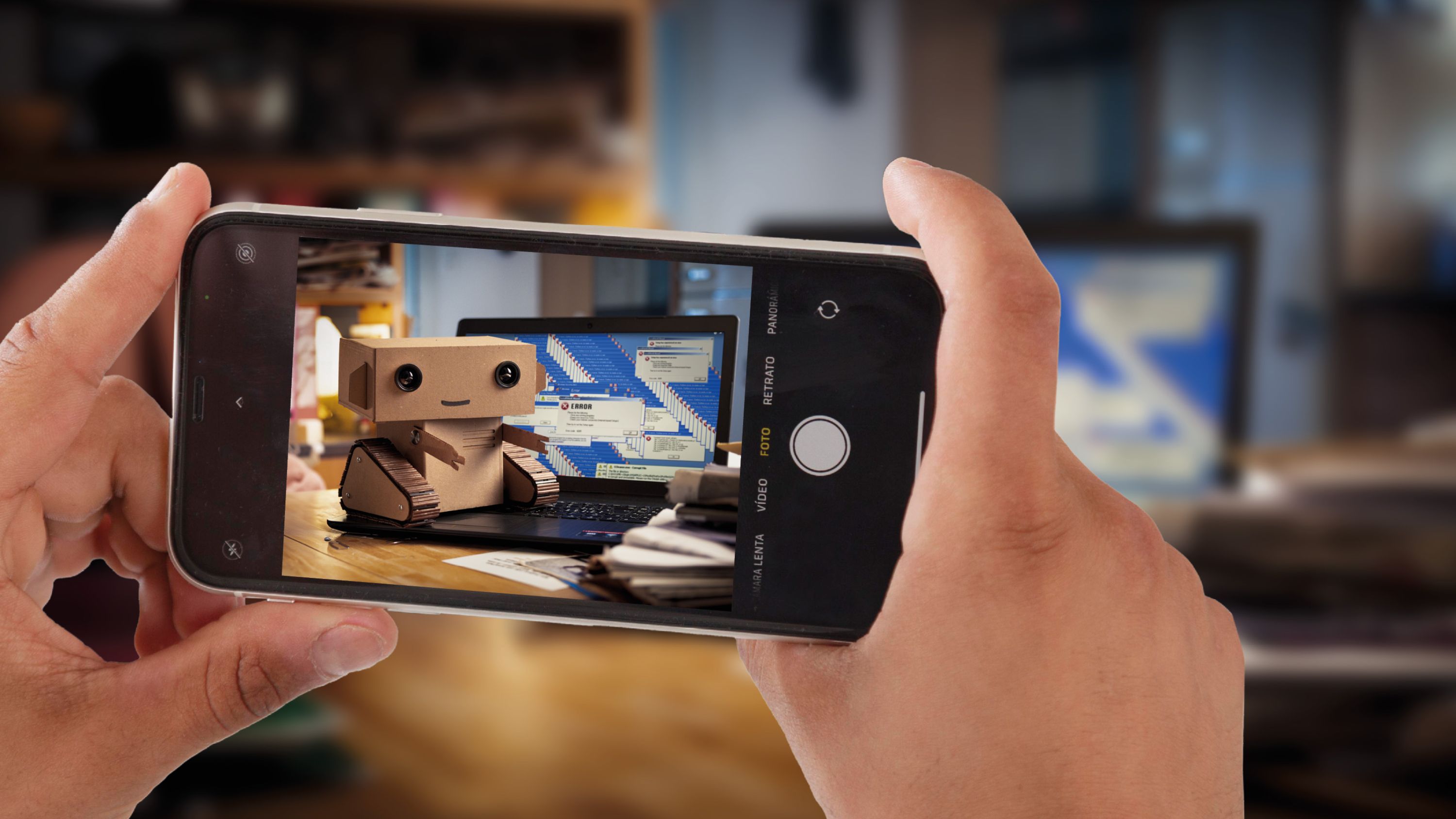 Le robot Robi utilise un ordinateur